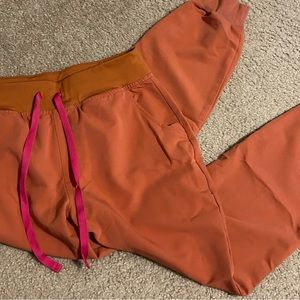 Terracotta figs medium petite scrub joggers